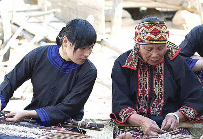 Li Textile from the Hainan Province - Image courtesy of Hainan Provincial Mass Art Centre