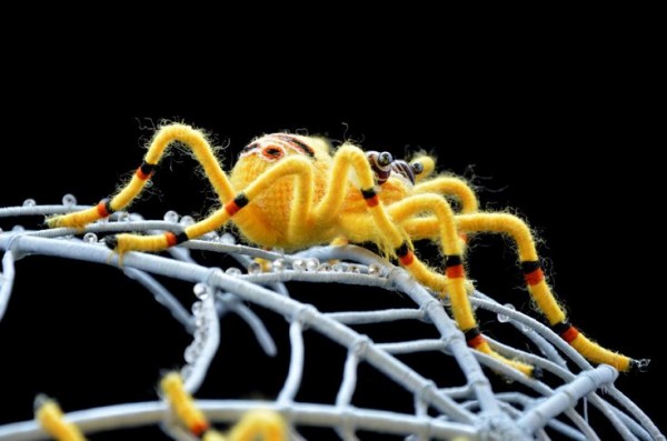 The Cutting (&Amp; Stitching) Edge - Zoraholly Zora Yin - Spider Soft Sculpture